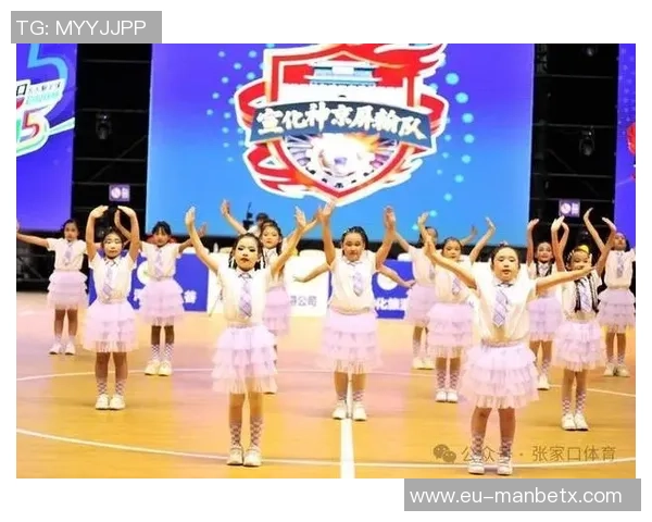 激情四溢的足球啦啦队舞蹈视频展现青春活力与团队精神的完美结合