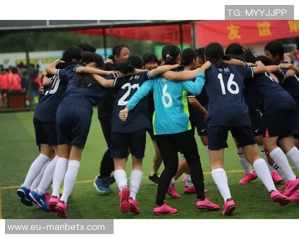 欢乐足球图片展现激情与团队合作的魅力让我们一起感受足球的快乐与友谊 欢乐足球图片展现激情与团队合作的魅力让我们一起感受足球的快乐与友谊